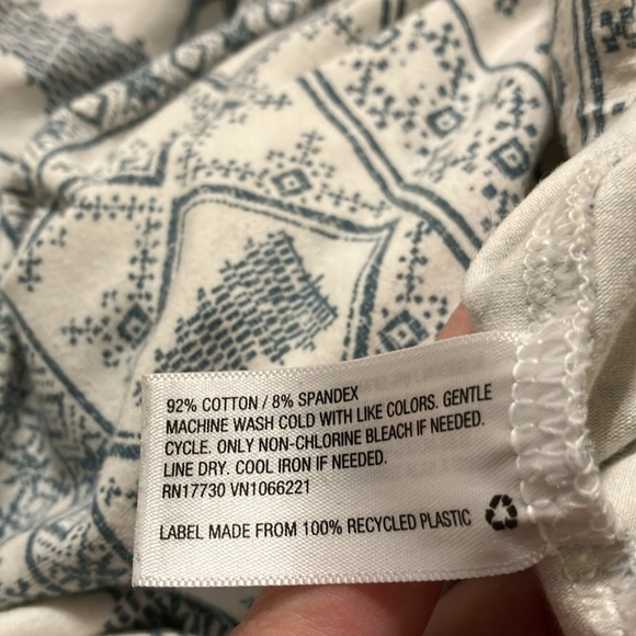 Women’s holiday pjs. Size M Hearthb& Hand. Excellent used  condition. - Picture 9 of 9